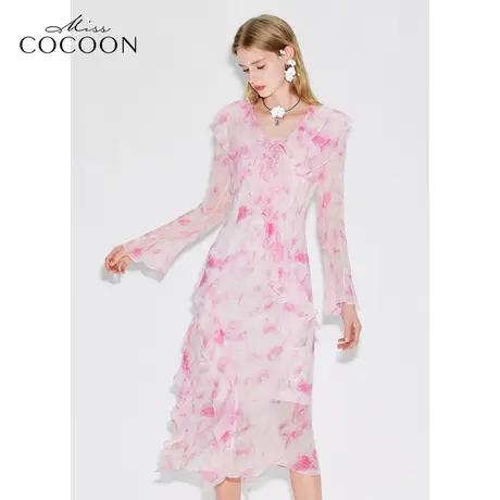 可可尼COCOON2025夏季新款气质粉色长袖浪漫度假碎花喇叭袖连衣裙图片