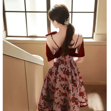 订婚礼服红色连衣裙敬酒服新娘2023新款夏季轻奢高端小众玫瑰骑士图片