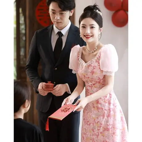 粉色订婚礼服女敬酒服2023新款新娘结婚当天便装法式连衣裙高级感图片