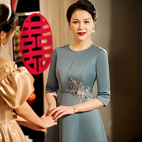 年轻洋气喜婆婆装婚宴平时可穿妈妈婚礼服高端晚礼服裙女气质高贵图片