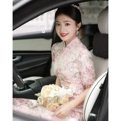 粉色旗袍敬酒服2023新款新娘高级感结婚当天便装订婚礼服女出阁宴图片
