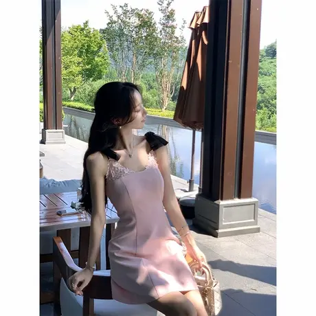 韩语琳 7/08 粉色吊带连衣裙2025新款今年流行韩系气质千金风短裙图片