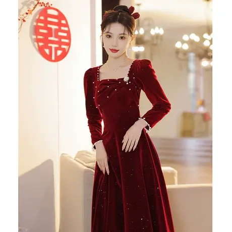 长袖敬酒服新娘2023新款秋冬季酒红色订婚礼服连衣裙高级感丝绒女图片