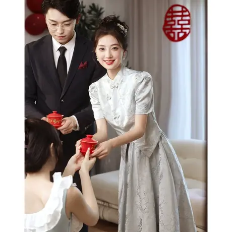 中式敬酒服2023新款新娘伴娘服灰色裙子订婚礼服女旗袍秀禾服嫁衣商品大图