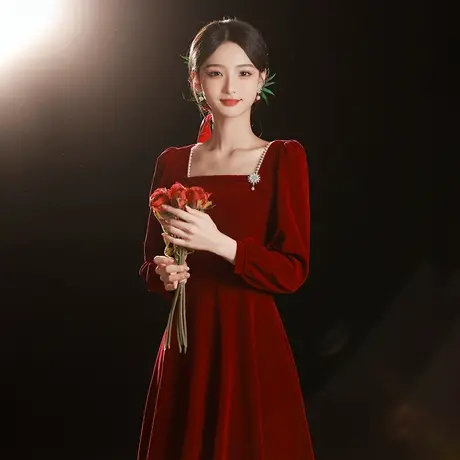 敬酒服新娘2023新款秋季长袖酒红色丝绒礼服女冬季订婚连衣裙长款图片