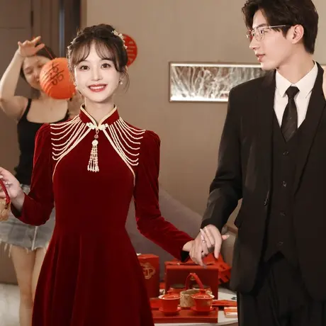 敬酒服2023新款新娘旗袍冬季长袖订婚礼服女红色丝绒结婚高级感图片