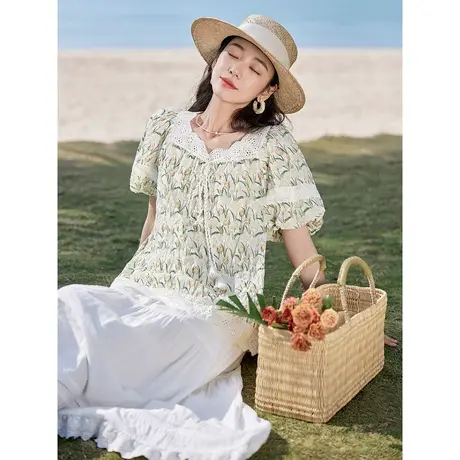 茵曼法式清新衬衣2023夏女装新款方领拼接镂空花边盐缩印花上衣图片
