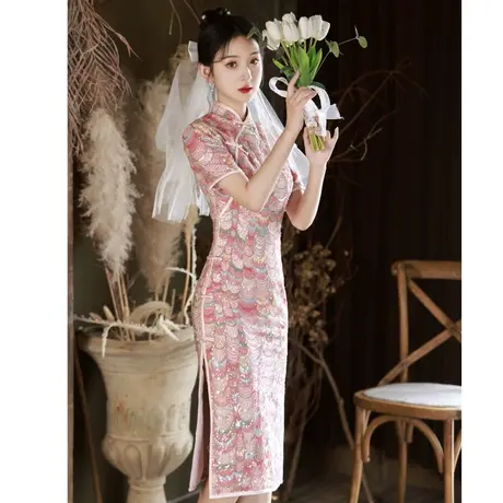 粉色敬酒服新娘2023新款亮片旗袍中式订婚礼服女夏季高级感高贵图片