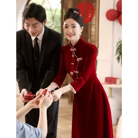 旗袍敬酒服2024新款新娘高级感冬季加绒长袖订婚礼服红色丝绒中式图片