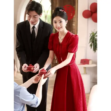 红色旗袍敬酒服2024新款新娘秀禾服嫁衣订婚礼服女中式两件套V领图片