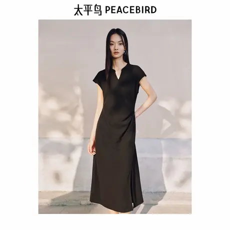 太平鸟针织小V领连衣裙女2025夏新款收腰短袖褶皱开衩长裙简约黑图片