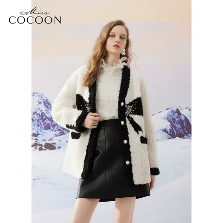 missCOCOON千金玛德琳2023冬新款女V领蝴蝶结手工钉钻绵羊毛皮草图片