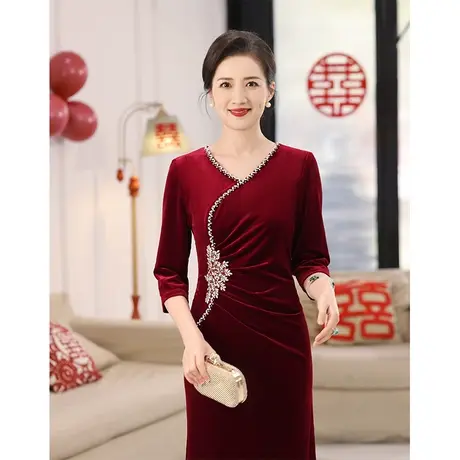 中年妈妈装婚宴礼服丝绒喜婆婆婚礼喜服洋气鱼尾平时可穿冬季优雅图片