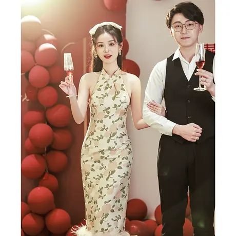 挂脖礼服女夏季敬酒服2023新娘晨袍高端轻奢小众修身鱼尾订婚图片