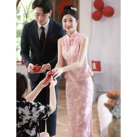 粉色敬酒服2023新款新娘旗袍无袖回门中式结婚订婚礼服高级感套装图片