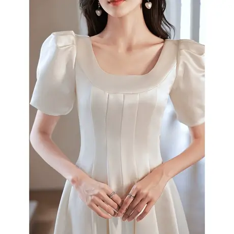缎面小晚礼服高端轻奢小众主持人高级感白色法式订婚连衣裙女夏季图片