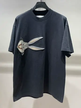 春夏2023新款高级感黑色卡通兔子短袖T恤女别致独特上衣小众设计图片