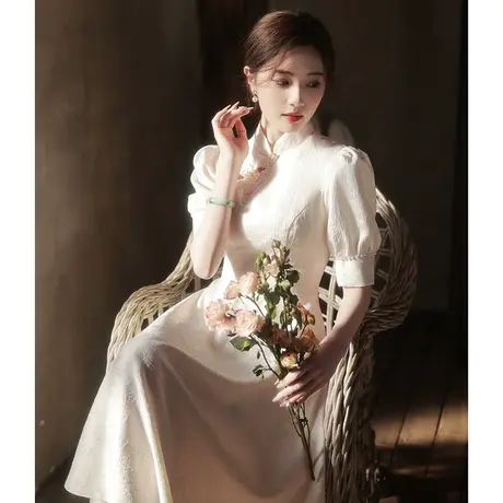 白色旗袍新款2024订婚礼服女夏季登记领证小白裙新中式复古连衣裙图片