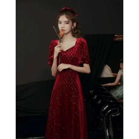 丝绒晚礼服2023新款敬酒服新娘结婚宴会中长款酒红色复古气质夏季图片
