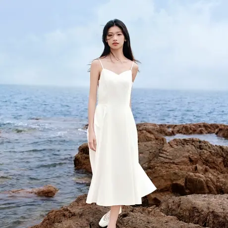 森马连衣裙女显瘦V领纯色优雅时尚2024夏新款法式复古纯棉吊带裙图片