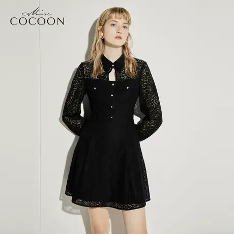 miss COCOON2023春秋新款女装时镂空刺绣翻领多口袋长袖连衣裙图片