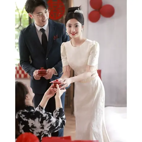 白色敬酒服2023新款新娘订婚礼服女登记领证小白裙子修身鱼尾套装图片