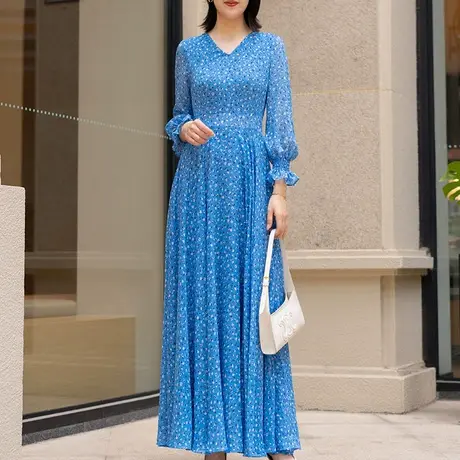 首尚格释雪纺印花连衣裙女2025夏季新款法式高端v领大摆度假长裙图片
