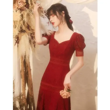 新娘敬酒服2023新款夏季酒红色平时可穿订婚裙礼服回门便装连衣裙图片