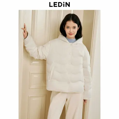 乐町连帽羽绒服女冬季新款简约轻柔保暖好穿羽绒外套洋气图片