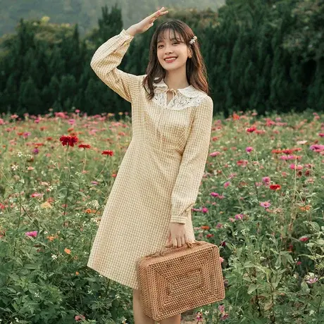 茵曼特价清仓春春装法式文艺娃娃领蕾丝花边蝴蝶结高腰连衣裙图片