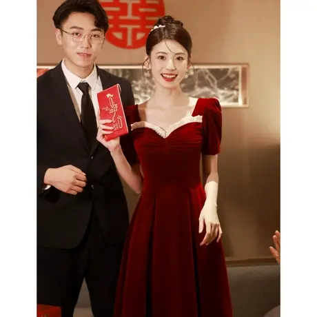丝绒敬酒服2023新款新娘结婚当天穿便装订婚礼服女红色连衣裙法式图片