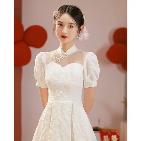 订婚连衣裙白色礼服女夏季轻奢小众高端敬酒服法式泡泡袖小个子图片