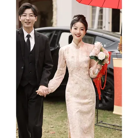 粉色旗袍敬酒服2023新款新娘高级感订婚礼服女冬季长袖蕾丝中长款图片