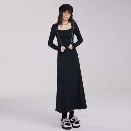 气质裙子小个子显高方领收腰针织连衣裙女秋冬长裙高级感小黑裙图片
