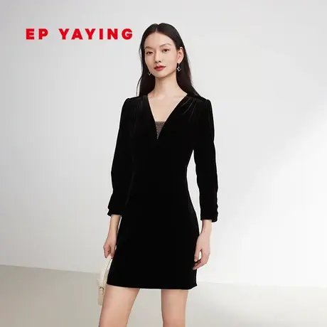 EP雅莹女装 桑蚕暖感丝绒小黑裙优雅V领礼服连衣裙 春装4627A图片