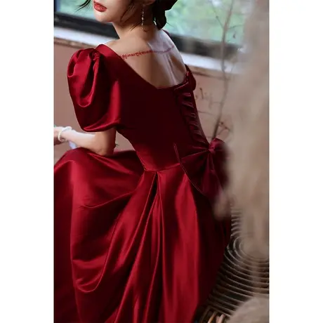 敬酒服新娘在逃公主2023新款小个子夏季酒红色订婚连衣裙平时可穿图片