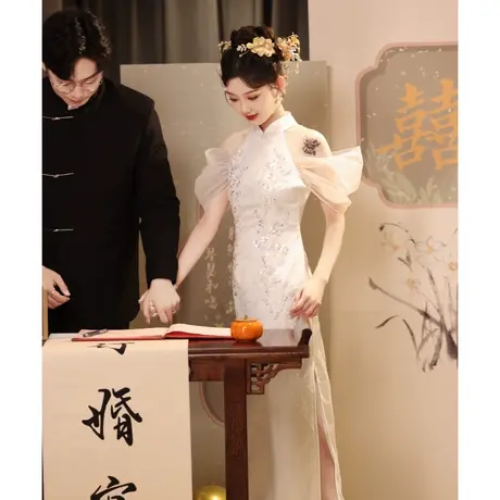 订婚礼服2024新款仙气唯美挂脖敬酒服新娘高级感新中式轻婚纱白色图片