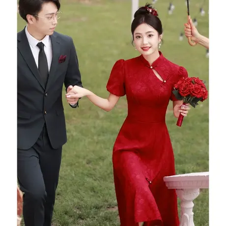 红色旗袍敬酒服2024新款新娘结婚当天便装回门法式订婚礼服高级感图片