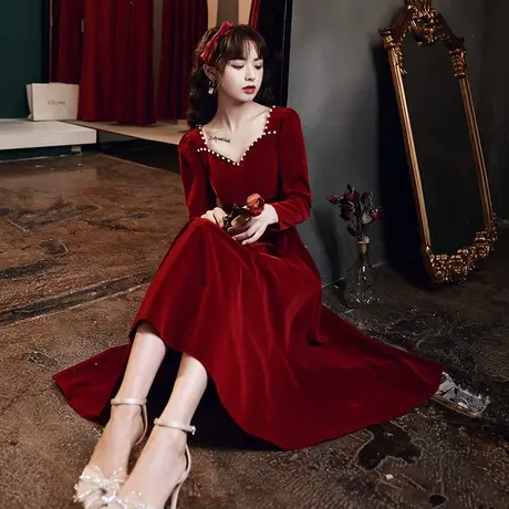 丝绒敬酒服新娘2023新款冬季长袖酒红色订婚礼服女平时可穿连衣裙图片