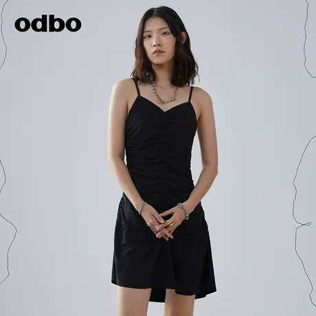 odbo/欧迪比欧时尚设计感黑色吊带连衣裙女秋冬新款外穿内搭裙子图片