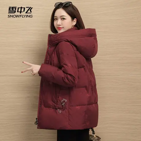 雪中飞羽绒服女2023新款冬季中长款宽松连帽显瘦保暖中老年妈妈装图片