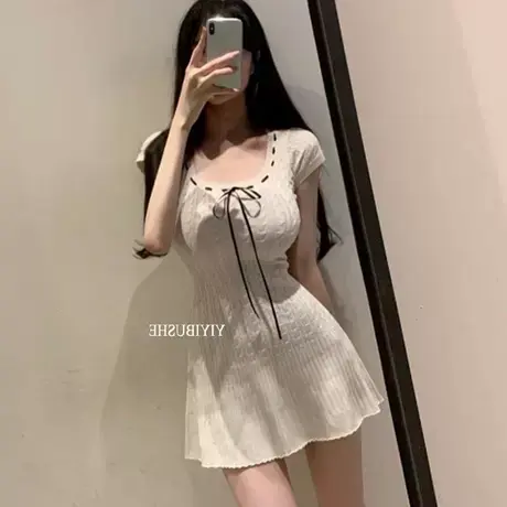 现货~韩国东大门 女人味抽绳系带U领~性感显腰身A字针织连衣裙ik图片