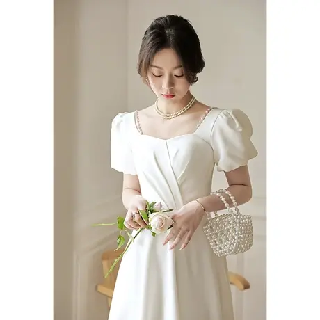 法式小晚礼服连衣裙女气质宴会名媛订婚生日洋装白色泡泡袖高级感图片