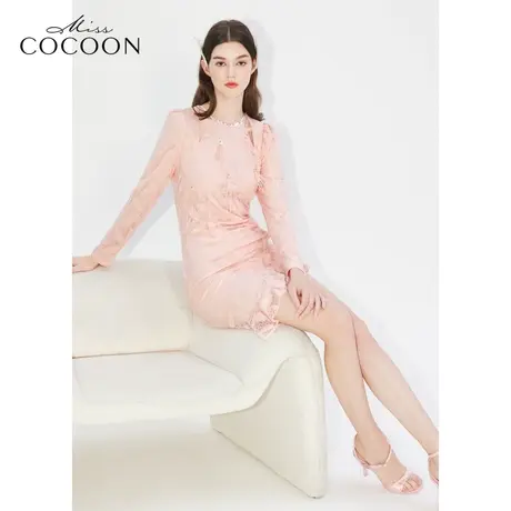 可可尼COCOON2025冬季新款法式抽褶网纱粉色裙子年会穿搭连衣裙女图片