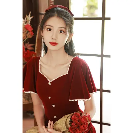 法式敬酒服新娘2023新款女夏季酒红色结婚回门订婚礼服连衣裙丝绒图片