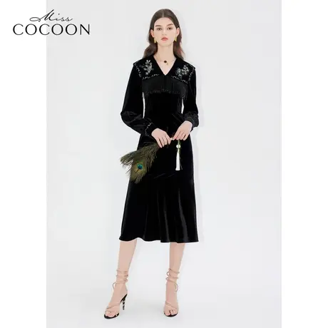 missCOCOON【凤羽雀翎系列】24春新款复古典雅孔雀云肩鱼尾连衣裙图片