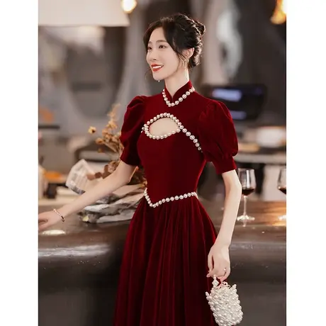 旗袍敬酒服新娘2023新款女夏季酒红色丝绒订婚礼服连衣裙中式钉珠图片