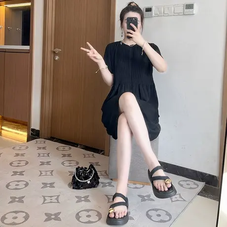 重工褶皱黑色连衣裙女夏季2025新款高级感赫本风短袖大码胖mm图片