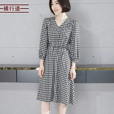 2023新款冬季中长款胖MM妈妈连衣裙女韩版大码伞裙V领格子七分袖图片