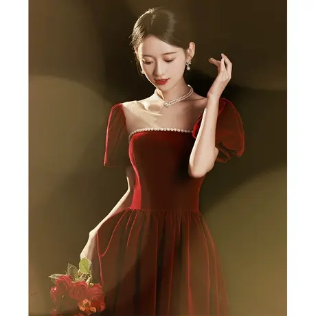 在逃公主敬酒服新娘2023新款冬季丝绒显瘦法式订婚礼服连衣裙高级图片